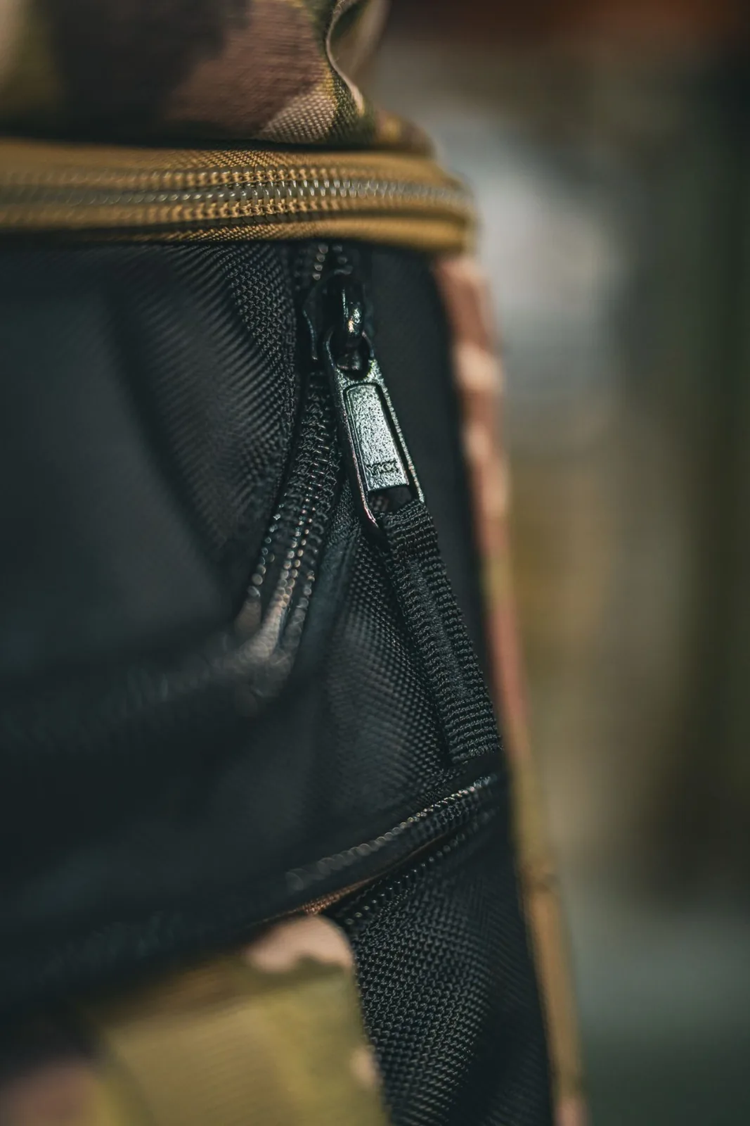 YKK number 10 lockable zipper on the Olympus G4
